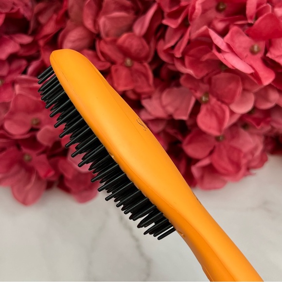 Soleil Mini Heat Brush in Apricot - Picture 6 of 10